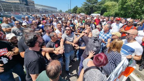 Tensin en la manifestacin del metal en Vigo