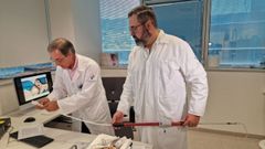Los doctores Manuel Alonso y Francisco lvarez Marcos, del Servicio de Angiologa y Ciruga Vascular del HUCA