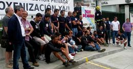 Los bomberos de Carballo y de otros parques llevan en huelga desde el pasado verano.