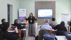 La profesora Maribel Doval impartiendo formaci�n en la Universidad T�cnica del Este de Kazakhst�n