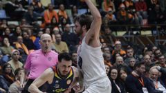 McDonnell trabajando en defensa contra su exequipo coru��s