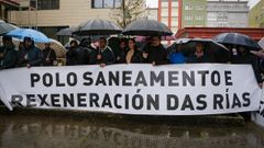 As� fue la protesta del sector del mar a favor de la regeneraci�n de los bancos marisqueros en Ribeira