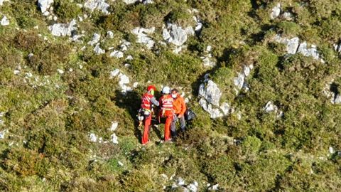 Rescatado un herido en el pico La Mostayal, en Morc�n