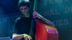 O contrabaixista Pablo Patio