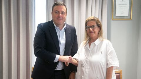 El presidente de la Deputaci�n, Valent�n Gonz�lez Formoso, y la de Teima Down Ferrol, Patricia Serantes.