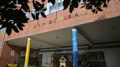Fachada do colexio de Rubi�ns.