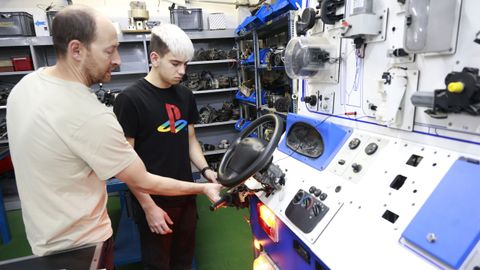 Un taller de Automoci�n en el�CIFP Ferrolterra
