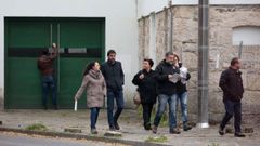 Un grupo de miembros de Adega, de la Confederaci�n Hidrogr�fica y del concello, entre ellos el edil Daniel Pi�eiro, salen de visitar la F�brica da Luz en noviembre de 2017.
