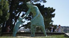 Monumento a los abuelos en Santa Cristina, Oleiros.