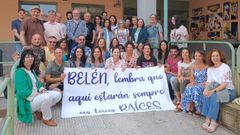 Bel�n (morena, de blanco, bajo la se�al de alarma), ayer en el centro con sus compa�eros