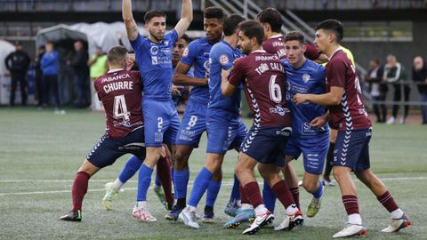 El aspecto defensivo predominó en el derbi de la Segunda Federación entre el Ourense y el Pontevedra