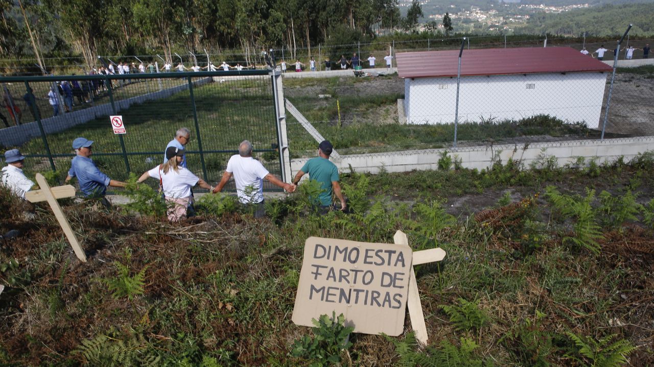 Descubren media tonelada de explosivos en la pirotecnia ilegal de Catoira, que será precintada