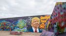 Un retrato de Donald Trump en un muro de Berlín