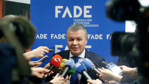 El fundador de Asturfeito, Belarmino Feito, atiende a los medios tras ser elegido hoy nuevo presidente de la Federacin Asturiana de Empresarios (FADE)