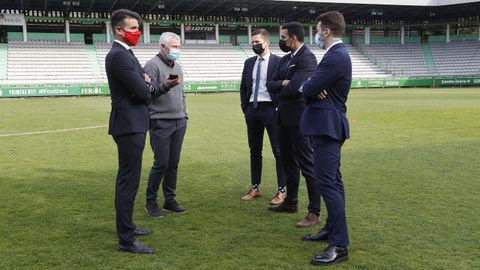 El equipo arbitral, en el estadio de A Malata el pasado sbado