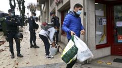 Desalojo de unos okupas en la Gran Va de Vigo el pasado noviembre