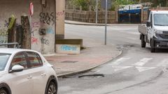 Un bache en A Caeira, en Poio, provocado por las obras, en una foto de archivo