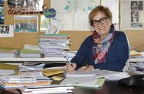 Bel�n Lendoiro, no seu despacho, entre papeis cheos de n�meros e contas<span lang= es-es >. </span>