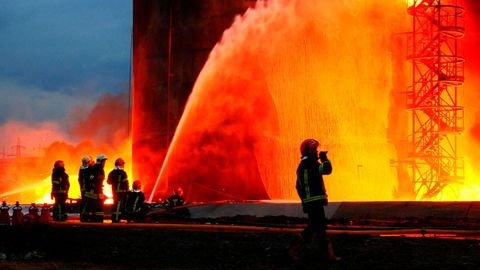 Ataques a depsitos de combustible en Lepolis