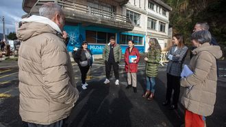 La conselleira do Mar, Marta Villaverde, la directora general de Desarrollo Pesquero, &Aacute;ngeles V. Su&aacute;rez, y la delegada de la Xunta en Ferrol, Martina Aneiros, reunidas con la cofrad&iacute;a Santa Mar&iacute;a do Mar de Cedeira.