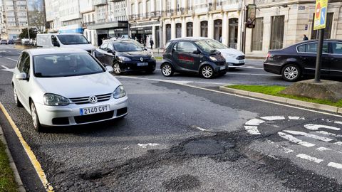 Asfalto en mal estado en el entorno de plaza de Mina, en direcci�n hacia el Obelisco