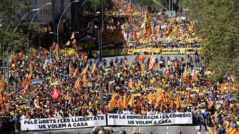 Movilizaci�n multitudinaria en Barcelona para pedir la puesta en libertad de los presos independentistas