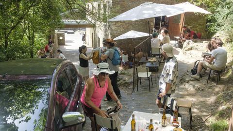 La normalidad regresó ayer la taberna de Caaveiro, con una jornada de mucho movimiento