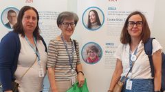La enfermera Pilar Darriba (en el centro) recogió el premio en Valencia