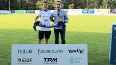 Su�rez y Mart�nez, en la presentaci�n del delantero. 