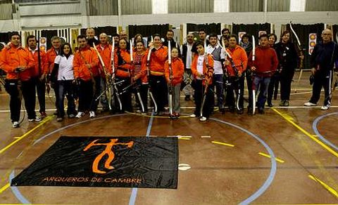 Miembros del Club Arqueros de Cambre, durante uno de sus entrenamientos.