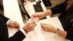 Un �mago� tima a comerciantes con un billete legal de 200 euros