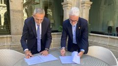 Severino Rodrguez,  a la derecha, y Agustn Riob, en la firma del convenio