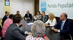 <span lang= es-es >Arranca la gestora del PP</span>. Agust�n Hern�ndez presidi� ayer la primera reuni�n de la gestora que dirigir� el PP de Santiago hasta su pr�ximo congreso tras la renuncia de Curr�s como presidente local.