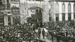 En verano de 1932, los restos mortales de Cachamu��a se llevaron a Pereir�.