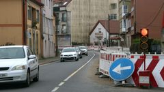 Uno de los carriles lleva meses cortado y regulado por sem&aacute;foros