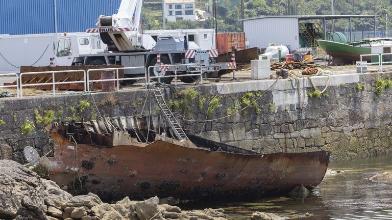 Imagen de ayer de las instalaciones del desguace en el puerto de Brens, Cee.