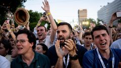 J�venes aclamando al papa Le�n XIV durante su visita a Madrid el pasado mes de junio.