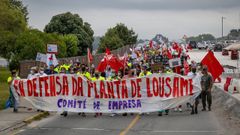 Manifestaci�n de los trabajadores de la planta de Servia en Porto do Son