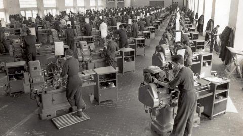 PAYARES. Taller de la Universid� Llaboral, h. 1960