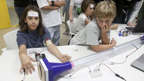 Los centros de investigaci�n de la USC se abrieron a las familias. Este s�bado se celebr� la novena edici�n de la jornada Ciencia Singular, en la que participaron con distintas actividades para todos los p�blicos Cimus, Ciqus, Citius, Igfae y Cretus.