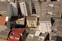 Imagen a�rea del patio de luces con la casa en medio.