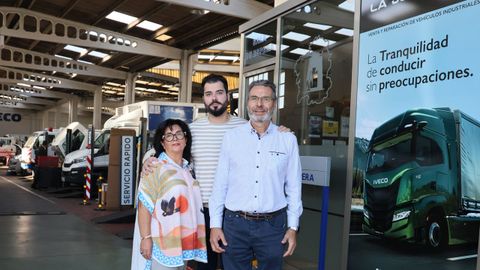 Pilar de la Iglesia, su marido Fernando Iglesias y su hijo &Oacute;scar Iglesias, del grupo Automociones La Junquera.