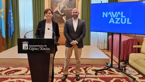 La alcaldesa de Gijn, Carmen Moriyn, en rueda de prensa en el Consistorio gijons, acompaada del portavoz del Gobierno local y concejal de Urbanismo, Jess Martnez Salvador