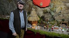 Antonio Pereiras Penabad (escultor) tiene el bel�nl m�s grande de gaiteros del mundo expuesto en la calle Hern�n Cort�s.