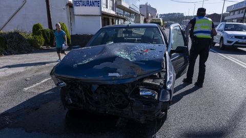 Uno de los coches implicados en el choque de esta ma�ana en Carballo