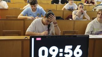 <span lang= gl >Exame de selectividade do pasado xuo en Santiago</span>