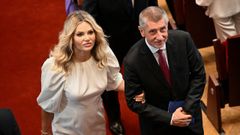 Andrej Babis y su mujer, en la toma de posesin del presidente checo, Peter Pellegrini.