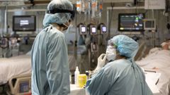 Imagen de archivo de la unidad de cuidados intensivos del Cl�nico durante la pandemia.