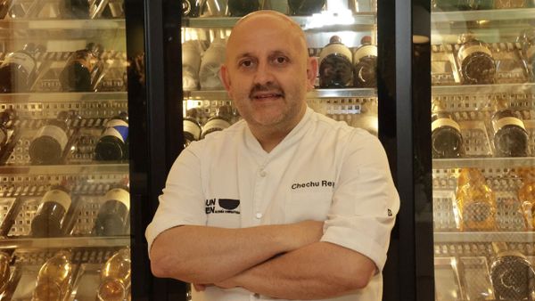 El cocinero Chechu Rey en Gunnen, su restaurante de Matogrande.