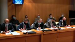 La defensa y los acusados durante la lectura del veredicto del jurado